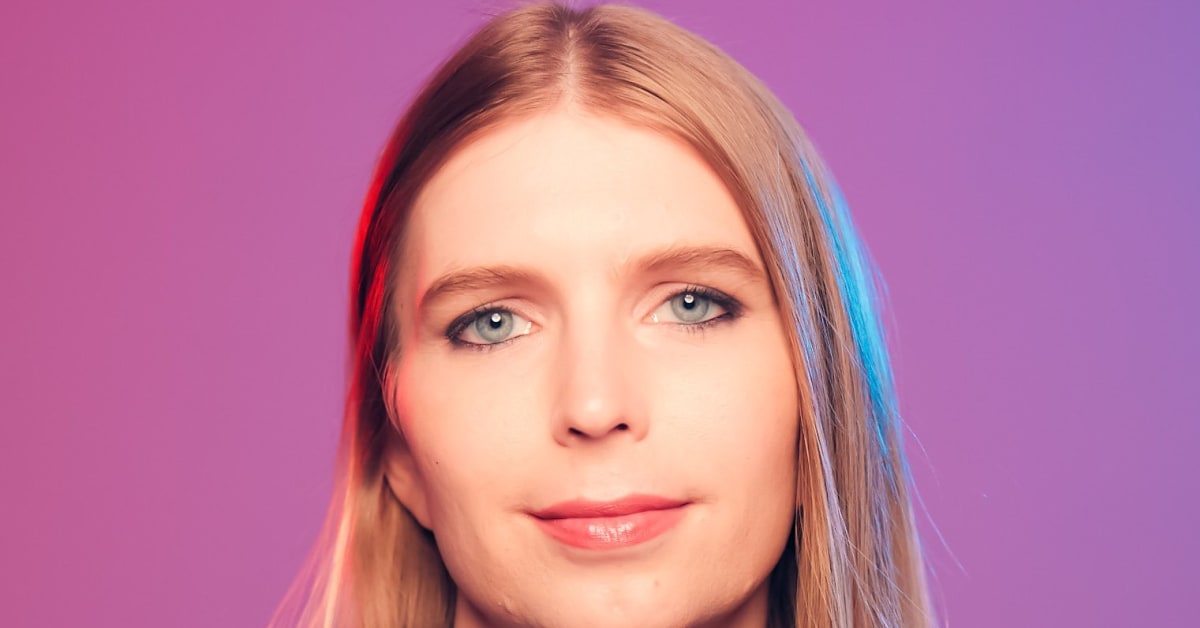 Watch Notorious Whistleblower Chelsea Manning Dj At A Brooklyn Rave The Latest 