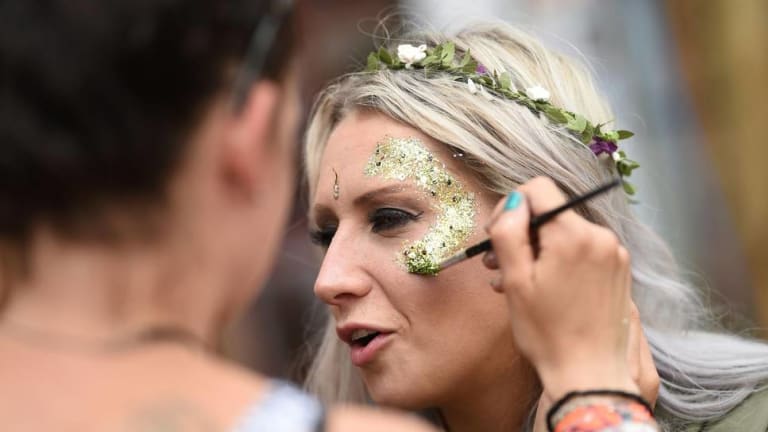 Nearly 60 UK Music Festivals Are Banning The Use Of Glitter & Other Plastic Products