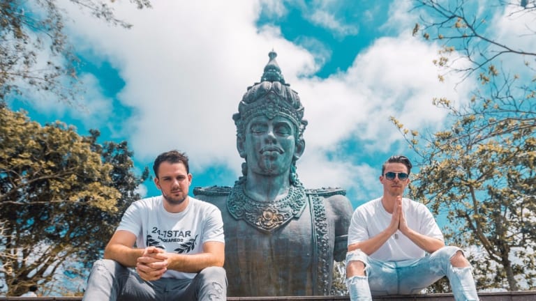 W&W Bring Back A Classic Sound - Hands Up is cool again!