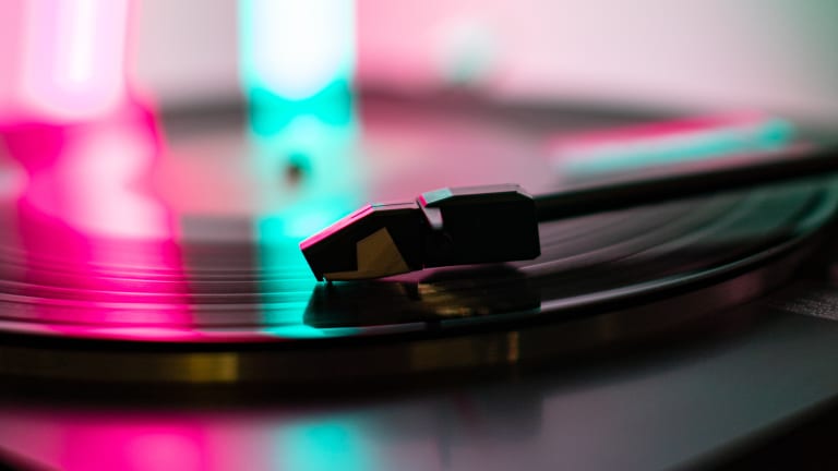 Researchers Print the World's Smallest Vinyl Record With Nanoscopic Accuracy