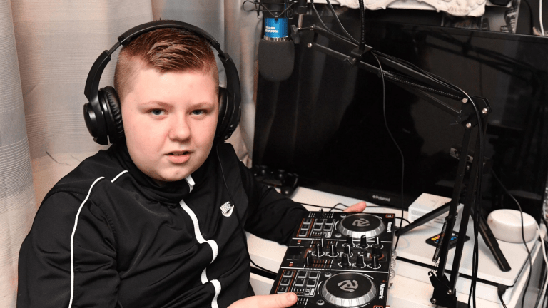 A 12-Year-Old DJ Hosted a Rave in His School's Bathroom During Lunch Break