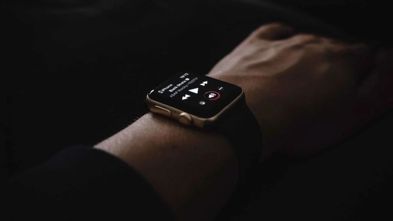 Spotify streaming hotsell apple watch