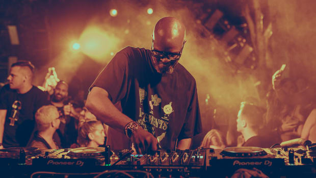 Black coffee store one arm