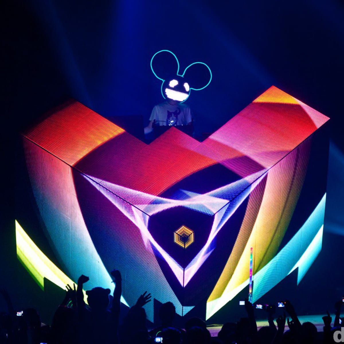 Deadmau5 Drops Vocal Heavy Id During Cubev3 Show At Avant Gardner In Brooklyn Edm Com The Latest Electronic Dance Music News Reviews Artists - deadmau5 tour cube update roblox