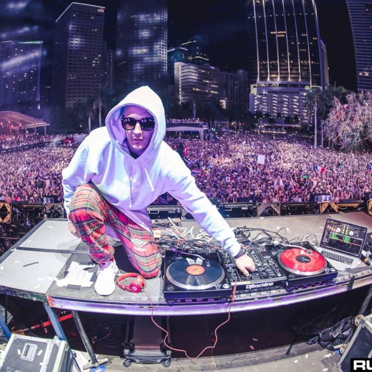 Dj Snake Threw Down Unreleased Music During A Record Setting Wall Of Death Edm Com The Latest Electronic Dance Music News Reviews Artists