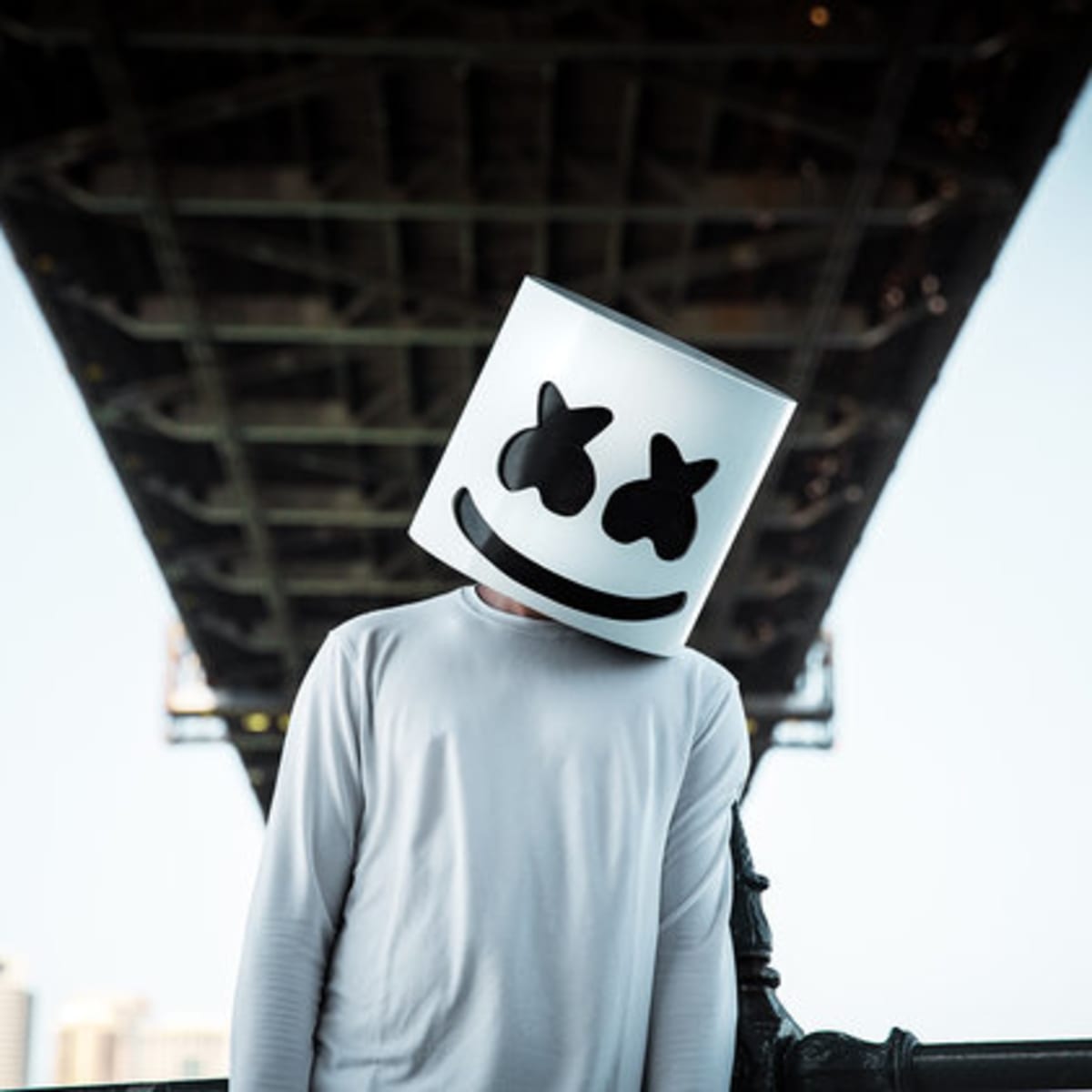 Marshmello S Girlfriend Posts Unmasked Picture Of Him On
