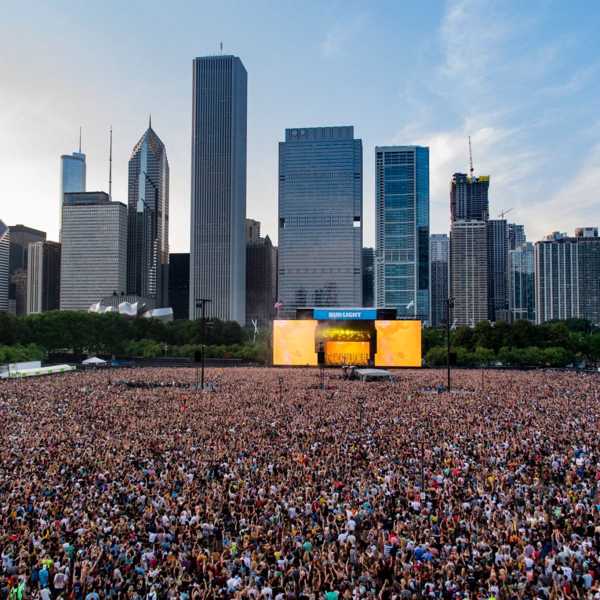 Lightfoot announces deal to keep Lollapalooza in Chicago through