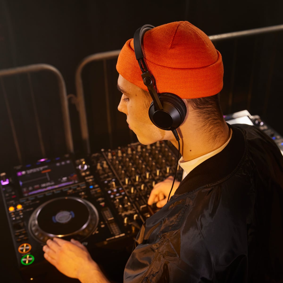 Dj new arrivals mixing headphones
