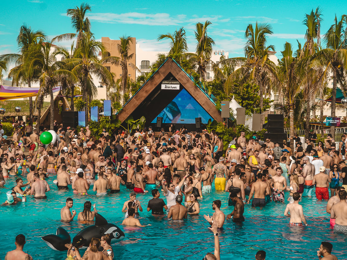 Pollen on X: Just for Laughs Escapes features 3 days and 4 nights of  activities in gorgeous Cancún, Mexico including; Headliner comedy shows,  podcasts by the pool, epic beach parties, comedy roasts