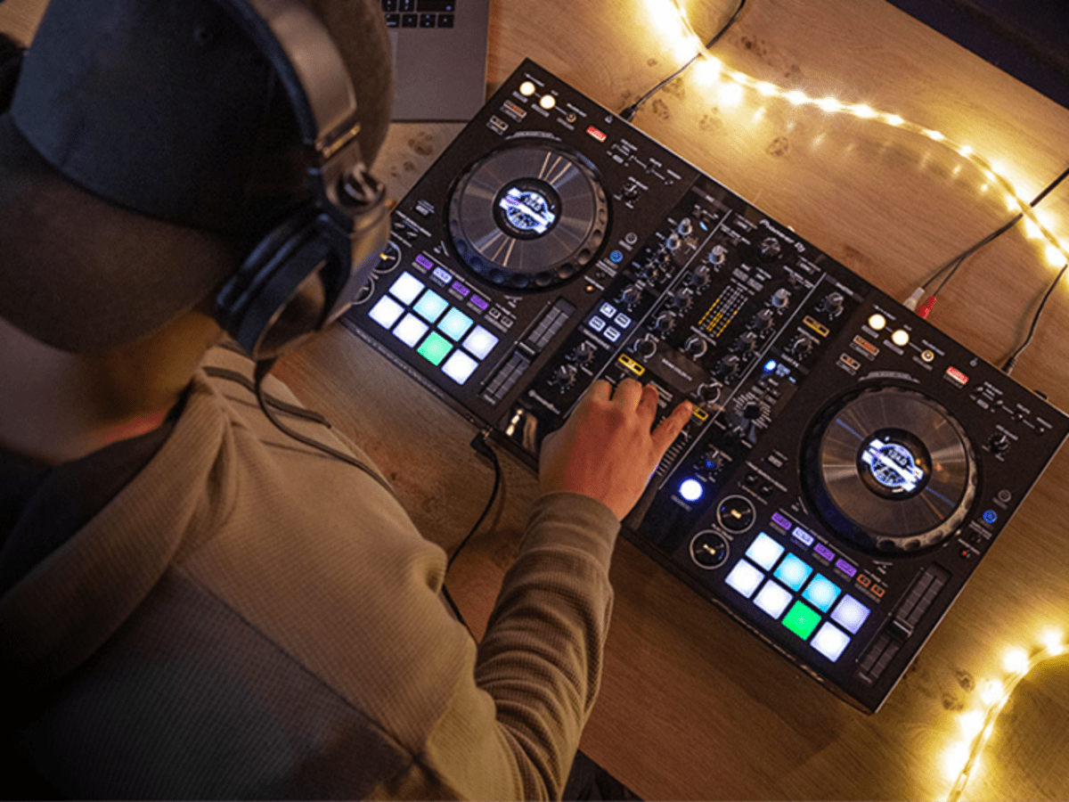 Familielid Laatste Interactie Pioneer DJ Welcomes the Next Generation of DJs with Their Latest Controllers  - EDM.com - The Latest Electronic Dance Music News, Reviews & Artists
