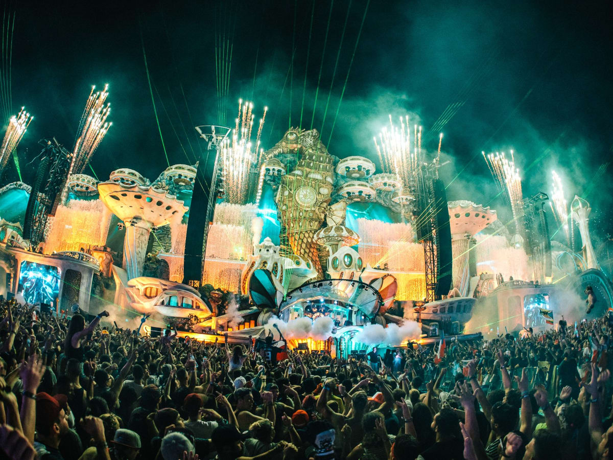 Tomorrowland Day 1 did Hardwell lash out a little to the