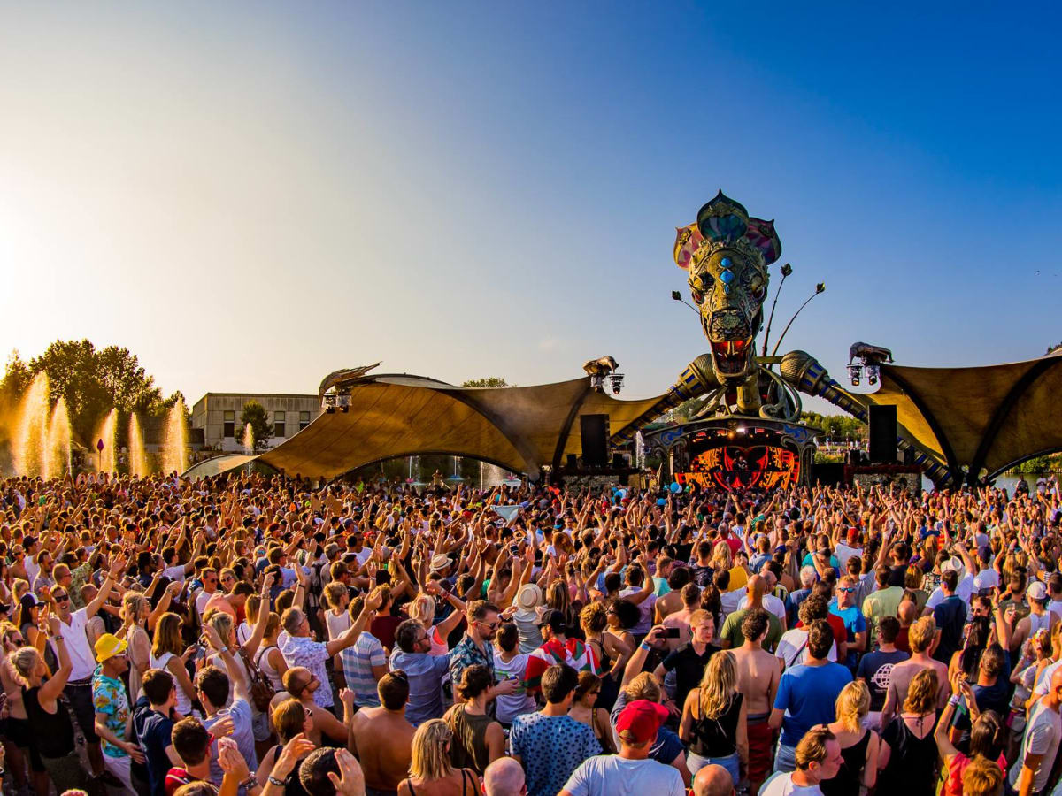 Tomorrowland Day 2: Dua Lipa, Armin, and an Amazing Fan