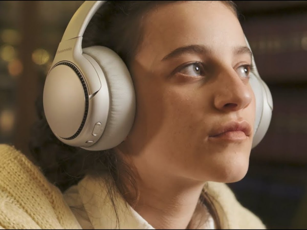 Panasonic s RB M700B Headphones Deliver Mighty Bass EDM