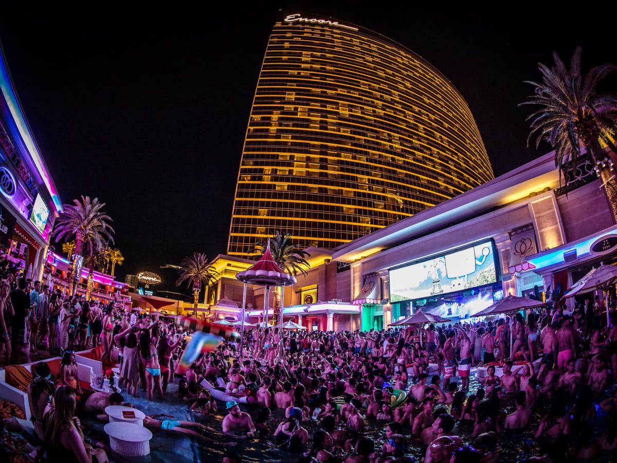 encore beach club table service