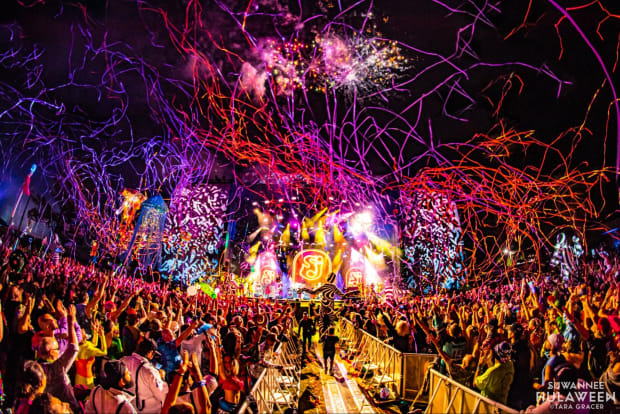 Celebrate 10 Years of Hulaween With Personal Memories From SoDown ...