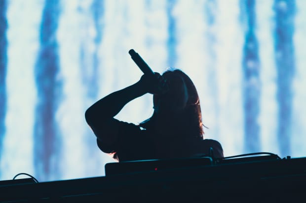 <div></noscript>Gryffin Weaves Between Ballads and Festival Anthems In Stunning Sophomore Album, 