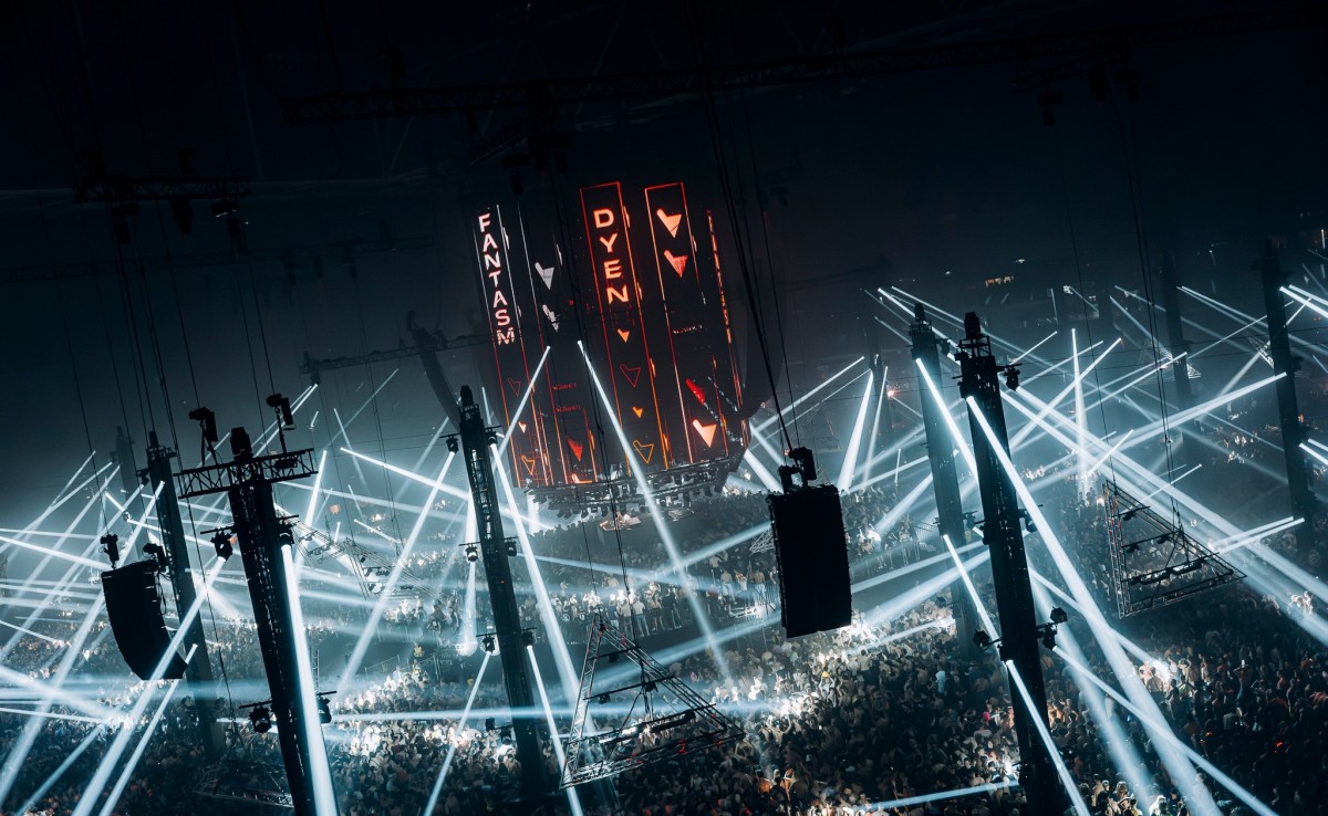 Verknipt Makes History, Breaks Guinness World Record for Largest Laser Show