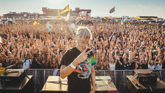 Elephante Stage Selfie