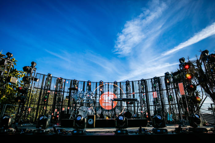 First Tube Media erected a bespoke concert stage on the grounds of the Rosenthal Wine Bar and Patio in Malibu, California.