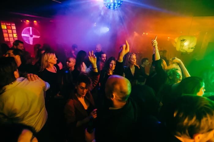 De Nederlandse nachtclubs keren terug op zaterdag 26 juni, wanneer de Nederlandse regering de vierde fase van haar heropeningsplan ingaat.