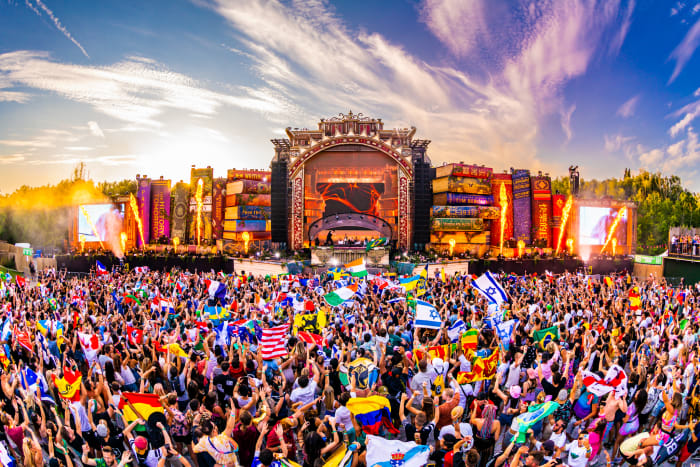 Tomorrowland 2023 Livestream: Artist Schedule, How to Watch and More ...