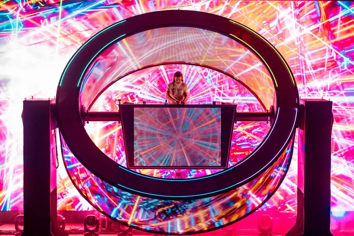 Zedd Blows Fans Away With Epic New Stage Design At Red Rocks Amphitheatre Edm Com The Latest Electronic Dance Music News Reviews Artists