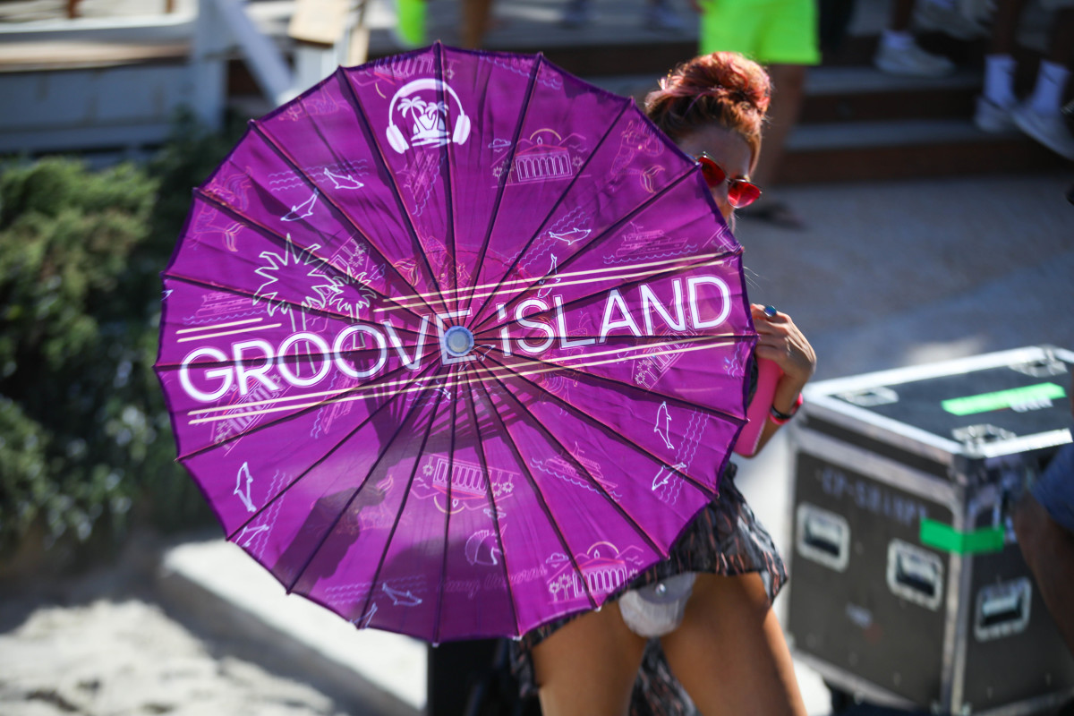 Groove Island Umbrella @ Catalina Island