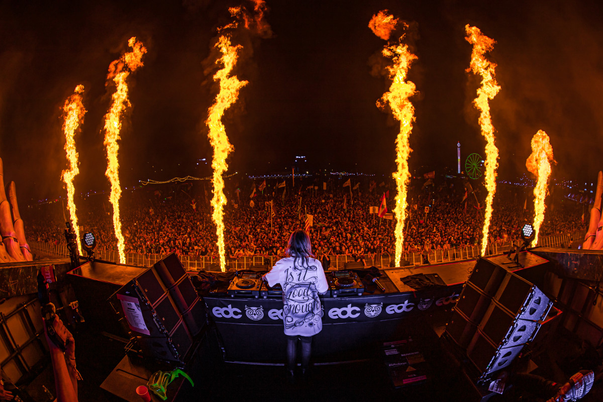 Alison Wonderland performing at EDC Orlando with pyrotechnics in 2019.