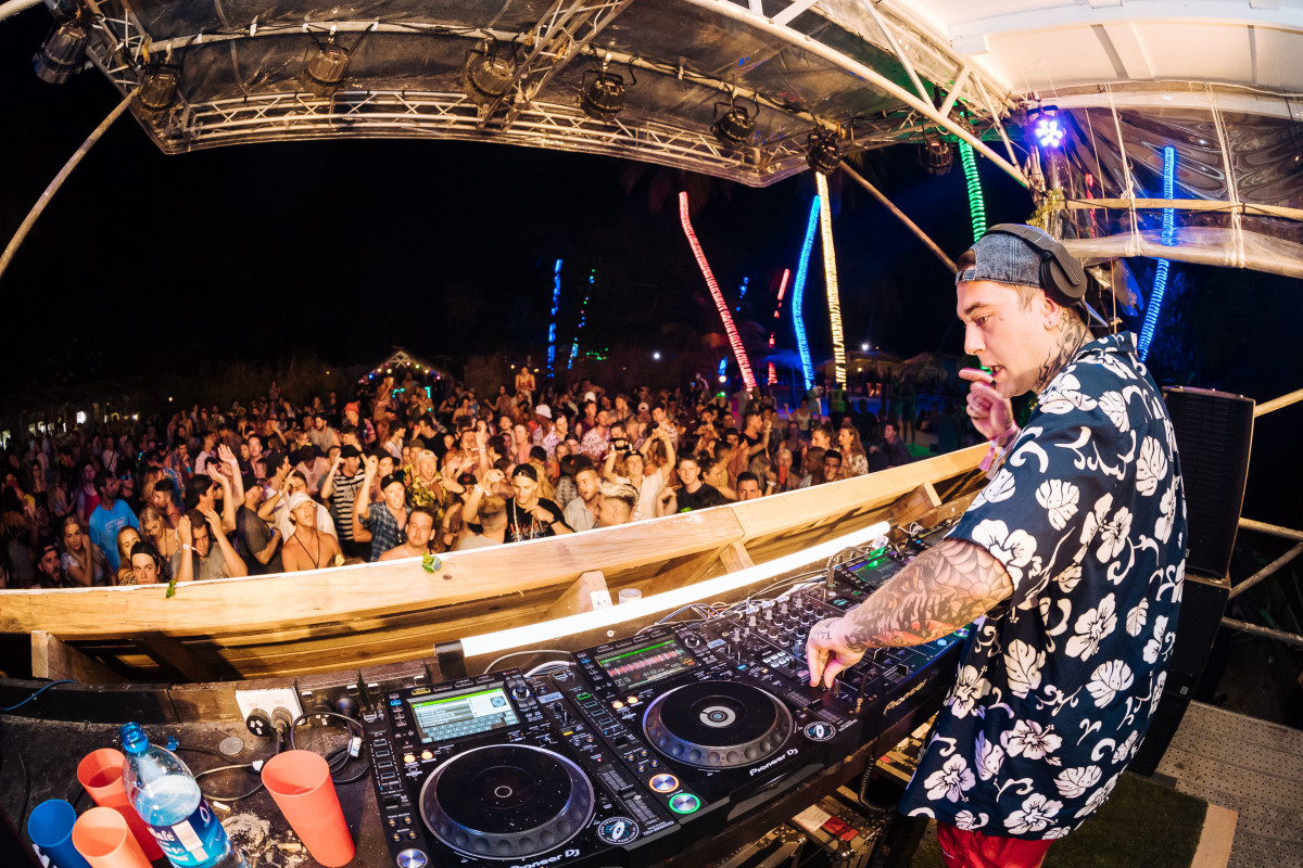 Getter playing Your Paradise Fiji 2019