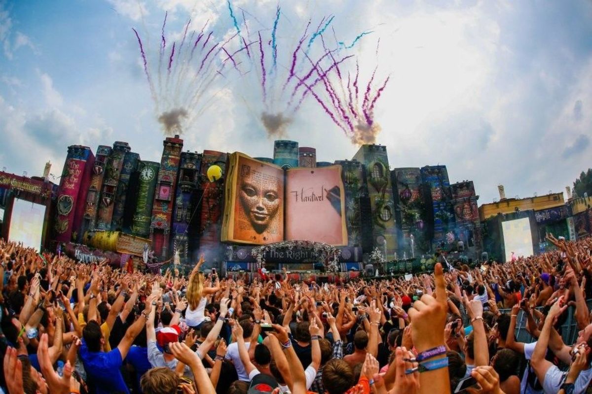 A photo of the Tomorrowland 2012: The Book of Wisdom main stage.