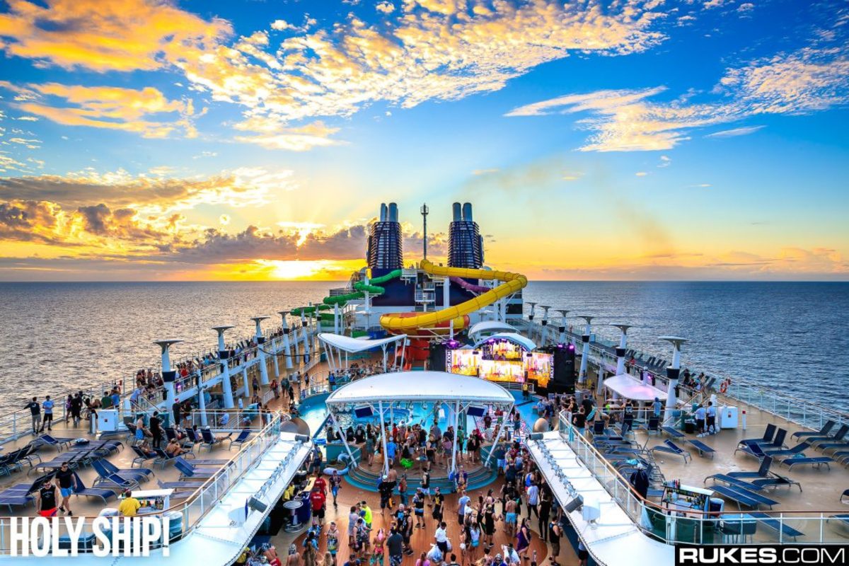 A photo from cruise ship festival Holy Ship! courtesy of EDM event photographer Rukes.