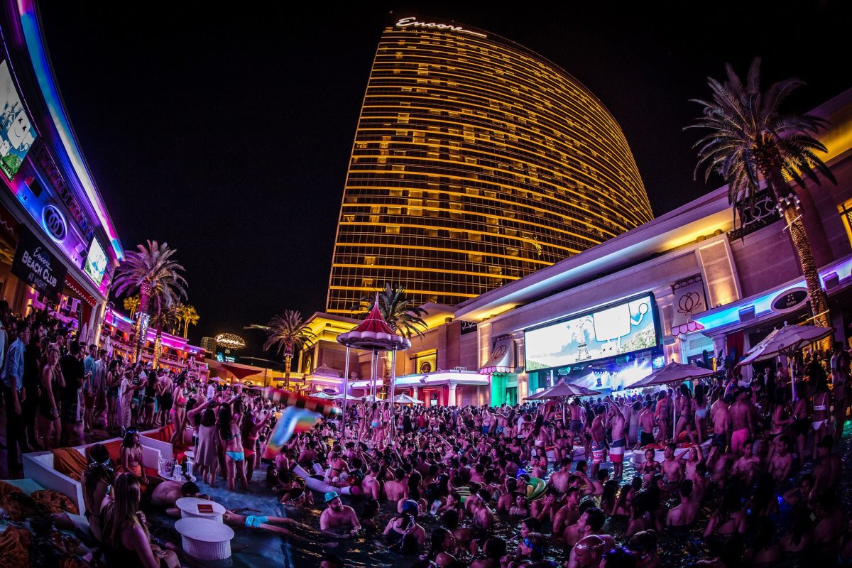 encore beach club las vegas night