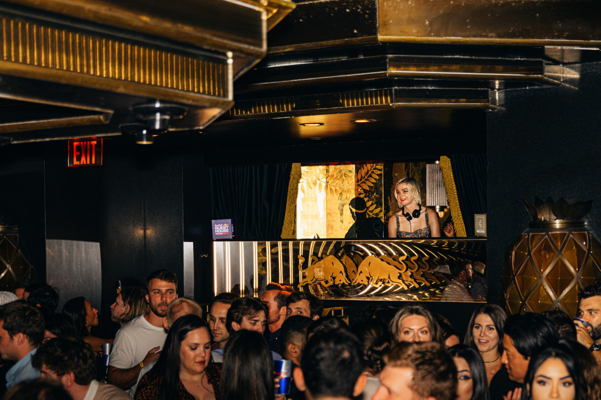 Carlita and Friends packed out the Faena speakeasy lounge during the Teksupport showcase.