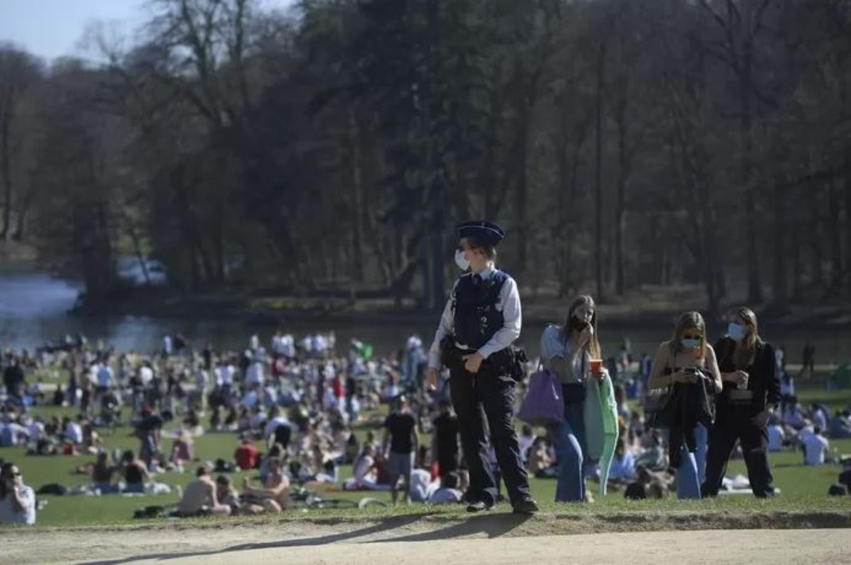 Nearly 2,000 people attended a hoax April Fool's music festival in Brussels, which boasted a fake lineup featuring Daft Punk, Calvin Harris, and David Guetta.