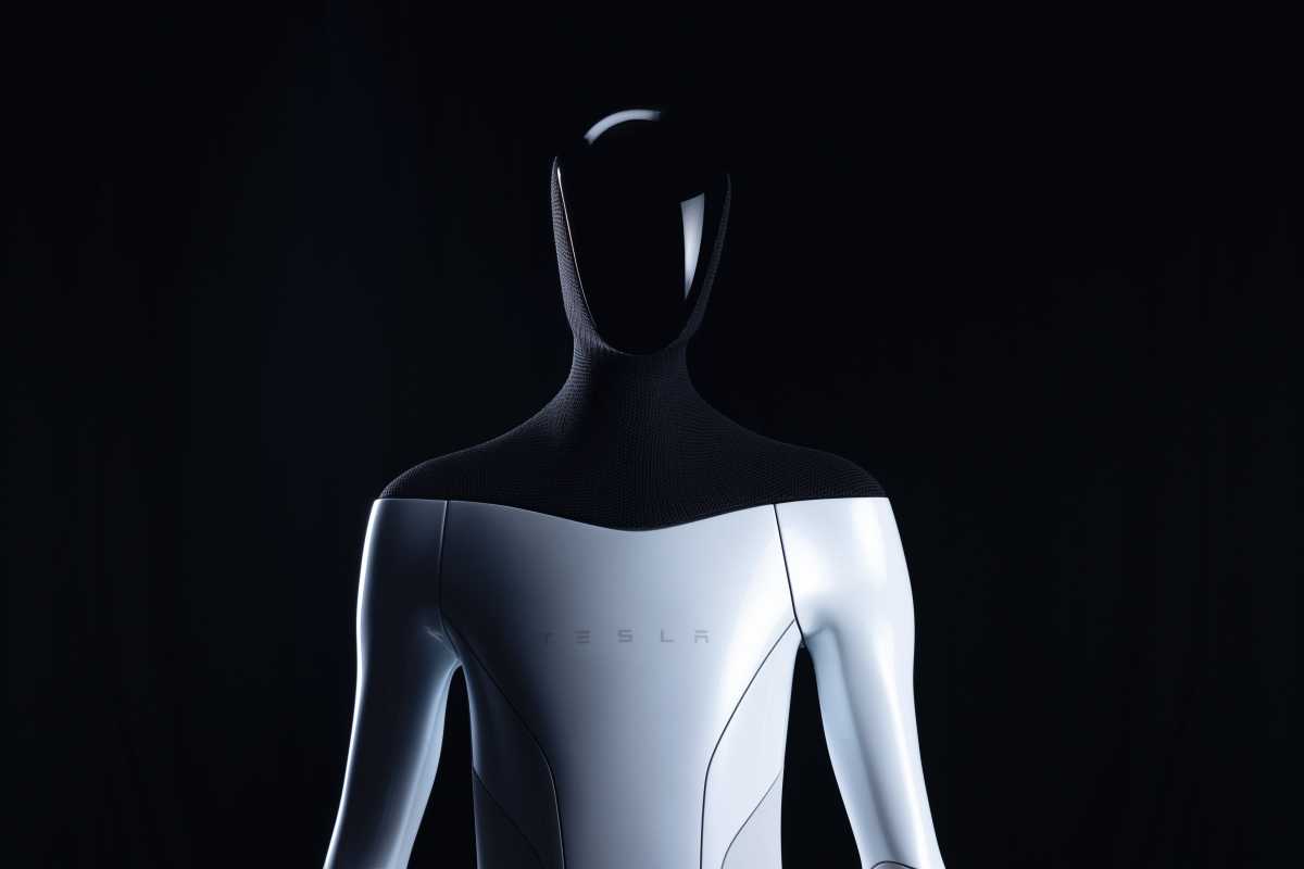 Elon Musk Introduced Tesla's New AI Robot With a Human Awkwardly