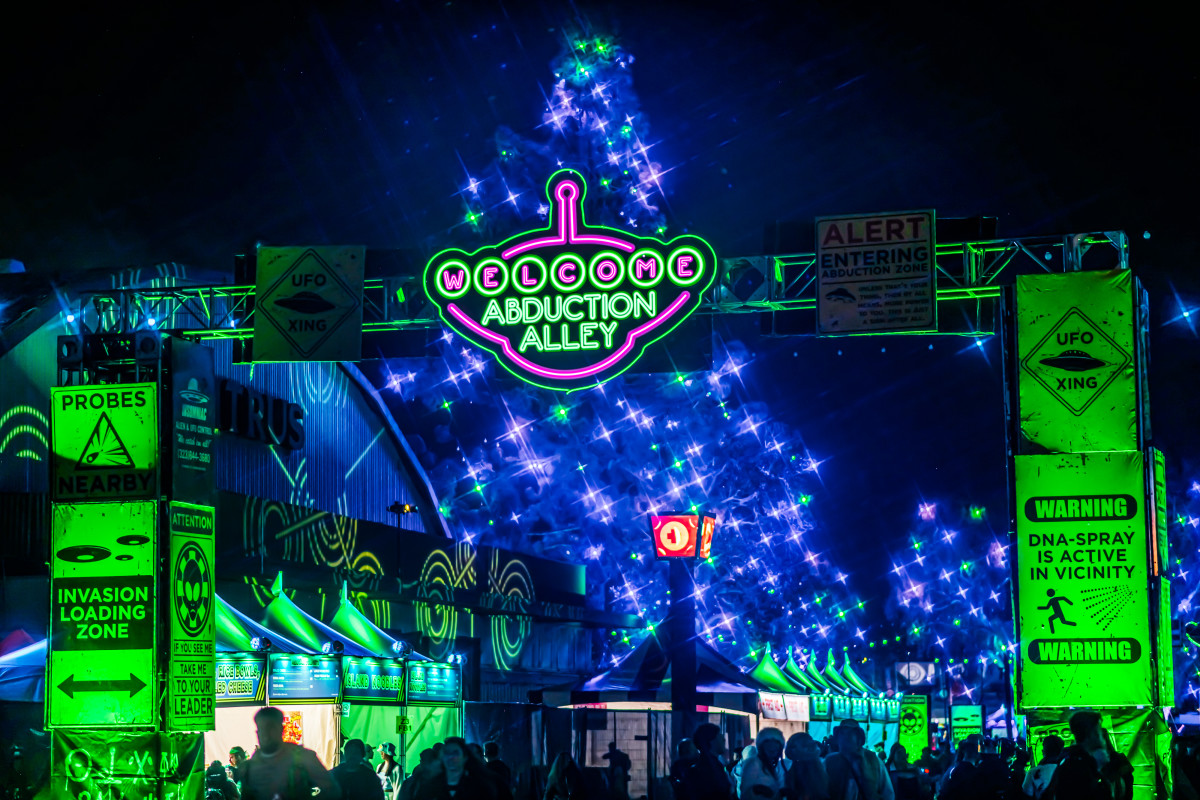 Aliens and Ravers Come Together to Ring in 2024 at Insomniac's